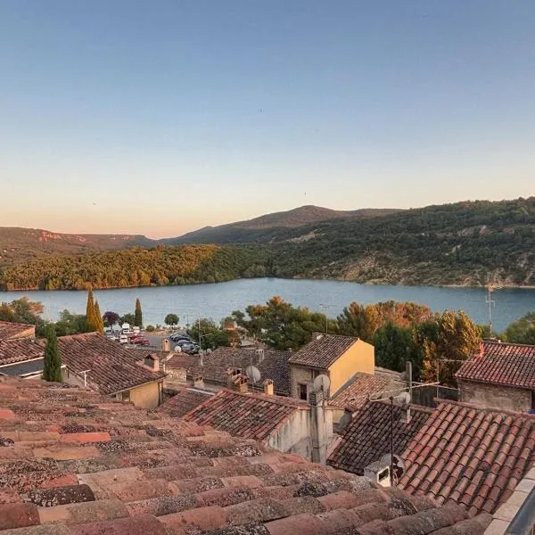Vue Lac avec Terrasse Privée, hotel din Bauduen
