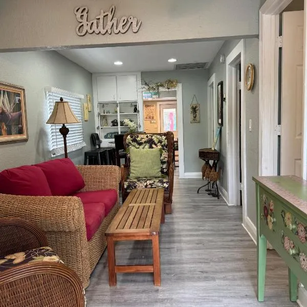 Mango Beach Retreat, hotel in Lake Worth