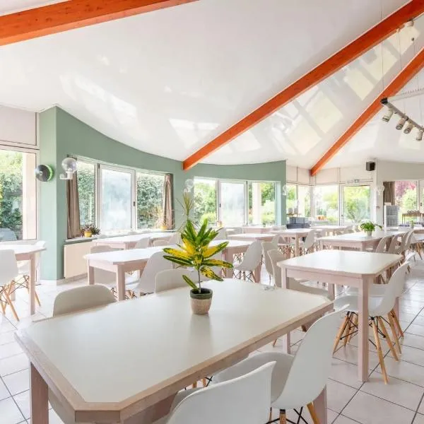 Hôtel La Petite Auberge – hotel w mieście Chambretaud