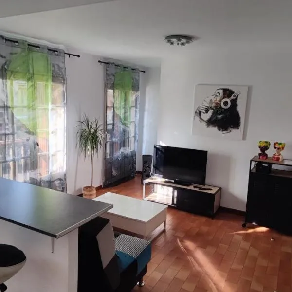 Spacieux appartement 2 pièces hyper centre, hótel í Martigues