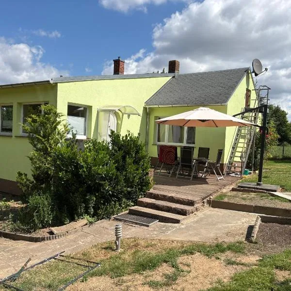 Ferienhaus Schwope 04654 Frohburg OT Kohren-Sahlis Friedensstraße 33, hotelli kohteessa Kohren-Sahlis