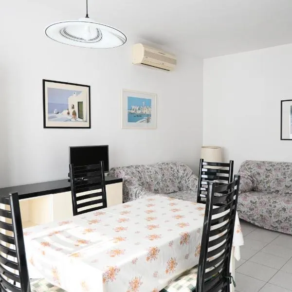 S355 - Sirolo, ampio trilocale con terrazzo e posto auto, hotel in Sirolo