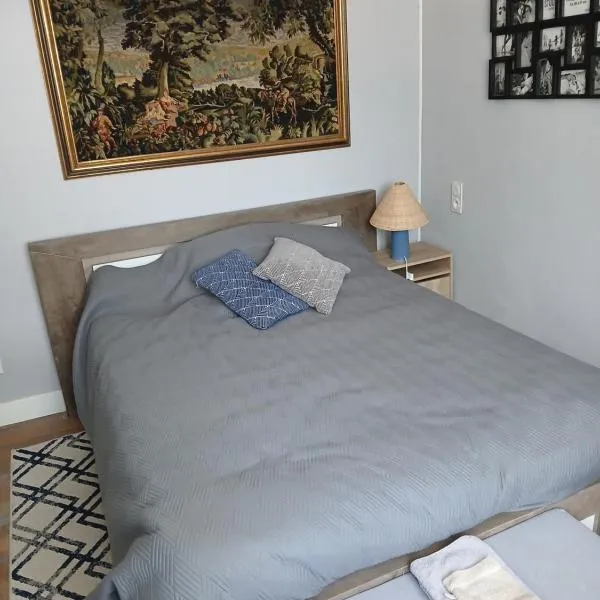 Chambre "Bleue" à l'étage bien équipée chez Fred, hotel v destinaci Gorron