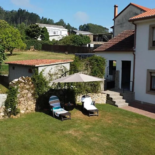 Casa con piscina privada en Razo Costa da Morte, hotel em Razo da Costa