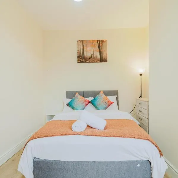 Entire 3 Bedroom House, Salford 20, hotel in Manchester
