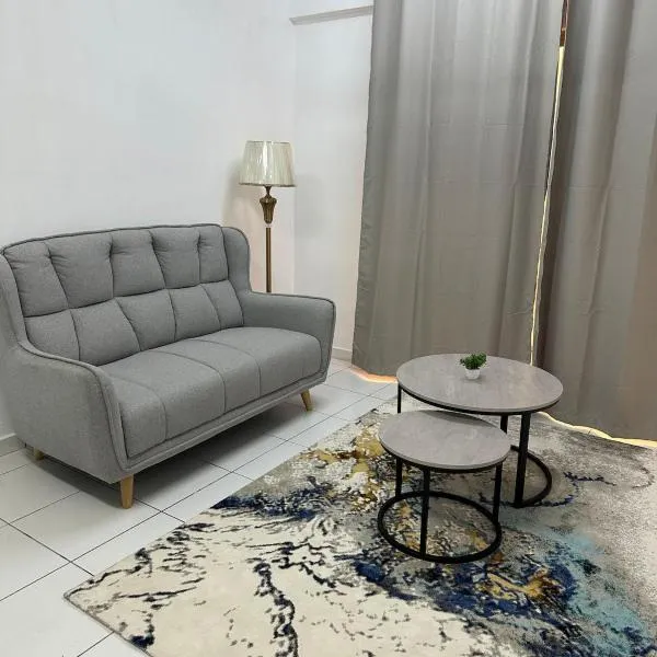 Cozy 2BR Apt AxisAtrium Mall wPool Pandan Indah Ampang Kuala Lumpur、アンパンのホテル