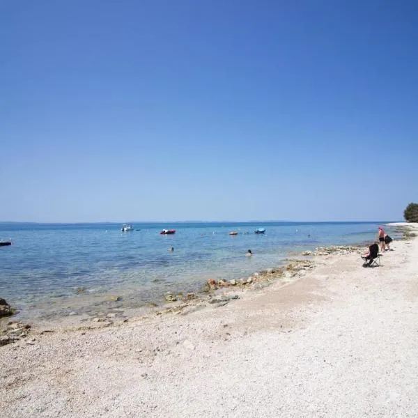 Villa Mediteran - Beach Villa with Jacuzzi: Vir şehrinde bir otel