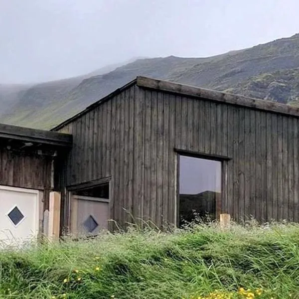 Lake cottage with excellent view, hotel in Akranes