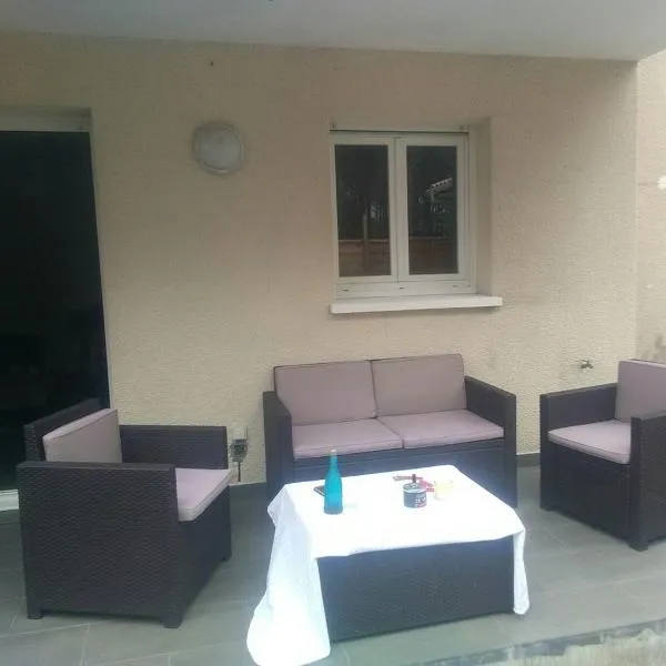 Entire Apartment in St Vincent de Tyrosse, hotel in Saint-Vincent-de-Tyrosse