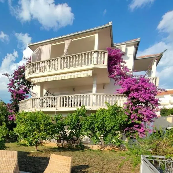 Apartmani Jureta, hotel in Okrug Gornji