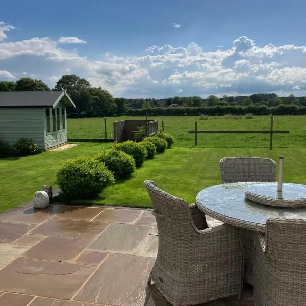 Roper Bungalow, hotel in Briston