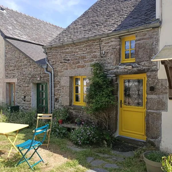 La Maison de Poupée Gîte cosy Monts d'Arrée Bretagne, hotel v mestu Berrien