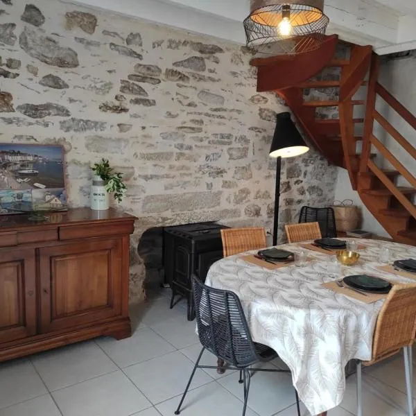 YS EO, La maison sur le port de Tréboul, khách sạn ở Douarnenez