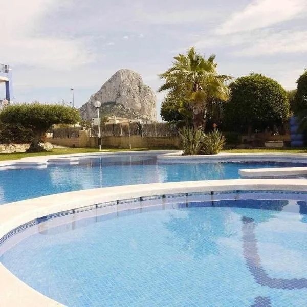 Estrella con piscina y cerca de la playa โรงแรมในกัลเป