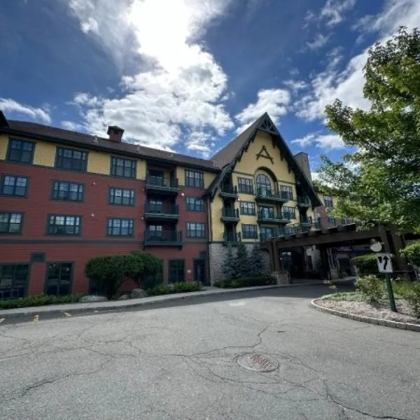 The Appalachian Hotel at Mountain Creek Resort - Pool, Hot Tub & Sauna, hotel di Vernon Township