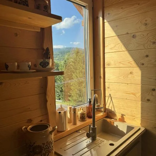 Apartament nad garażem - ,, Świt nad Krośnicą,,, hotel em Krośnica
