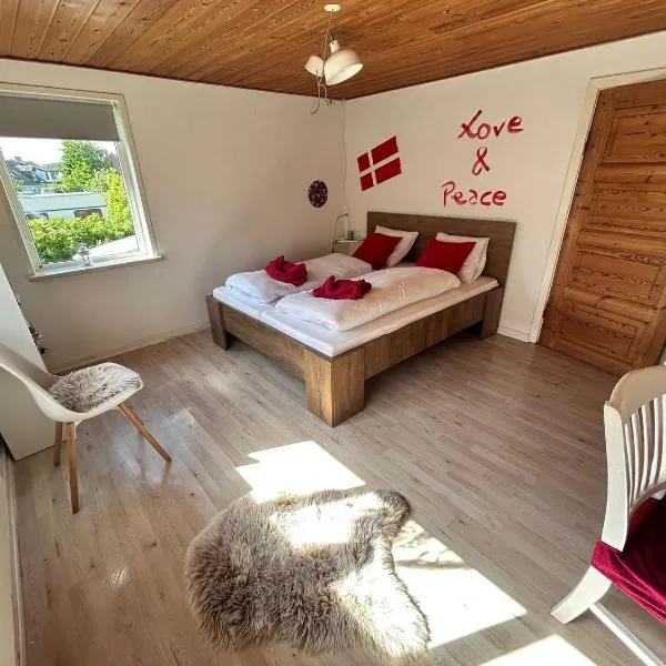 Stanza in zona turistica, hotel v destinaci Hirtshals