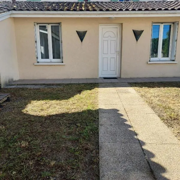 Viesnīca petite maison lavardac pilsētā Lavardac