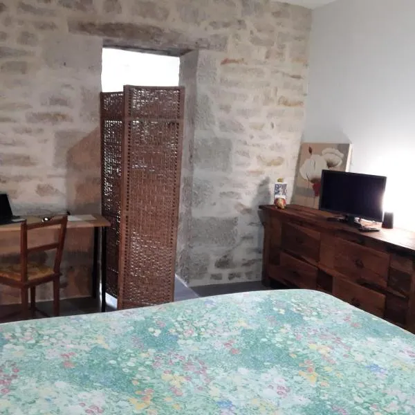 JARDIN FLEURI - STAYHOME - Appart 1, hotel in Quimper