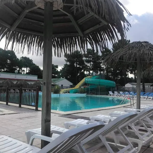 Camping 4 Étoiles Mobilhome Chez Jéjé et Fredo, hotel en Saint-Jean-de-Monts