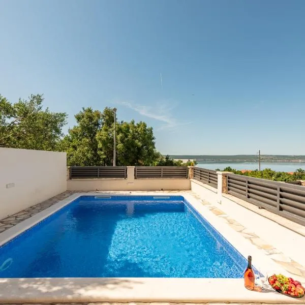 Apartmant Shine Luxury, hotel a Maslenica