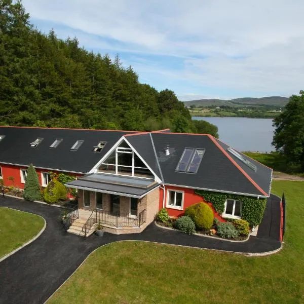 The Lodge @ Harvey's Point, hótel í Donegal