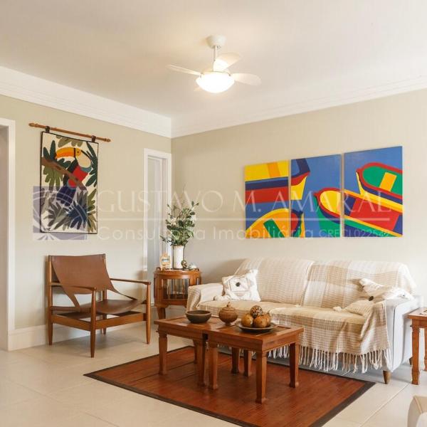 Spacious 4-bedroom apartment near the sea