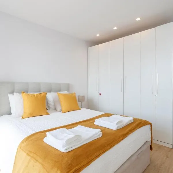 Cozy Apartment for Family and Group of Friends, hotel v destinaci Linda-a-Velha
