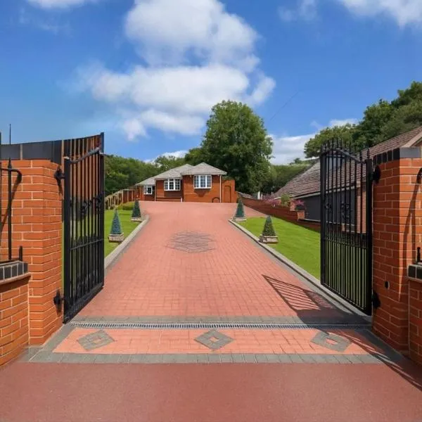 Stylish Detached Bungalow, hotel in Dudley