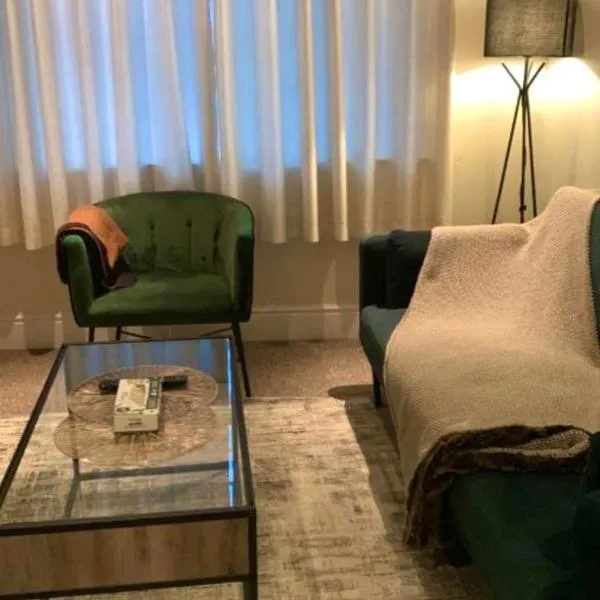 Entire Apartment Tonbridge Centre, hotel in Tonbridge