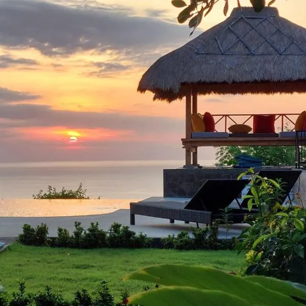 Segara Gunung 3 Bedrooms Luxury Villa with Breathtaking Sea View، فندق في Temukus