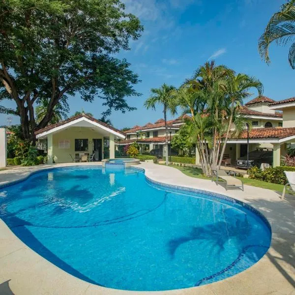 Three Bedroom Spacious Townhome, hotel in Coco
