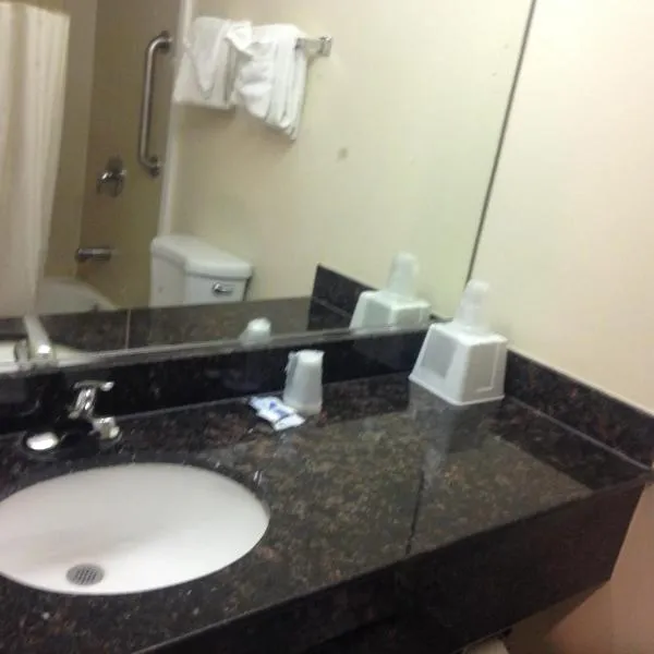 Red Carpet Inn - New Brunswick, hotel v destinaci New Brunswick