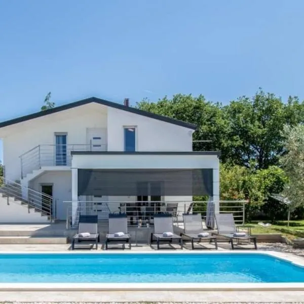 Naturia Holiday House، فندق في ميدولين