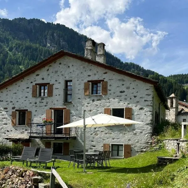 Romantic standalone 5 room cottage in Valposchiavo, hotel in Poschiavo