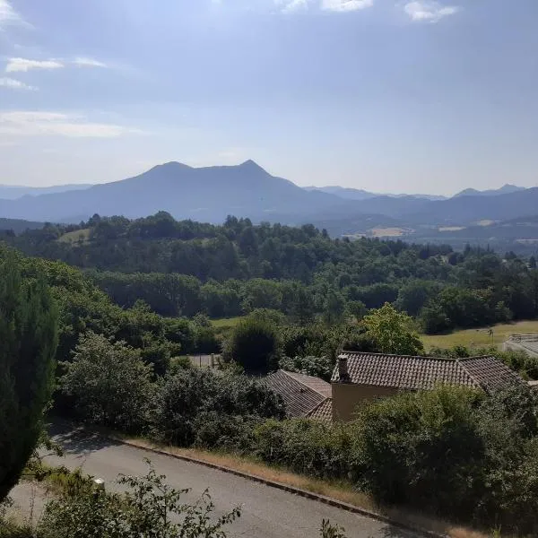 Vacances nature calme, hotel in Aiglun