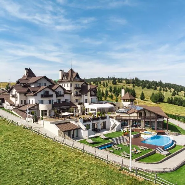 Castelnor, hotel din Păltiniş