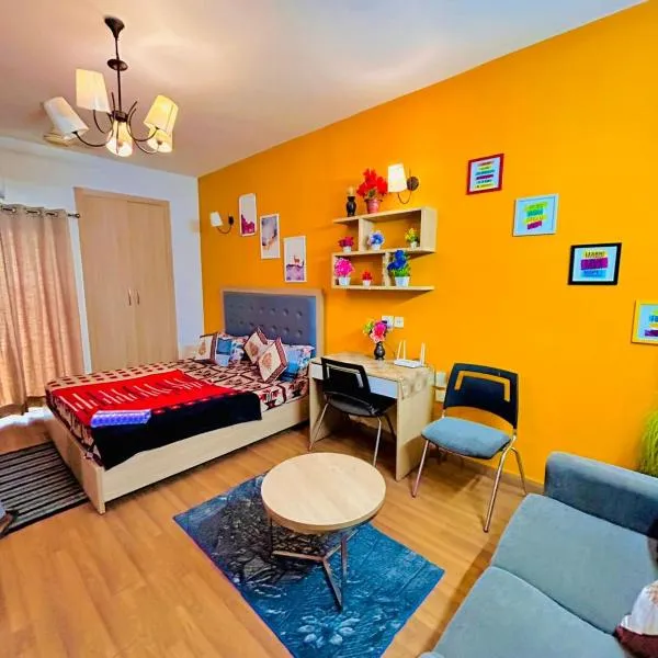 Noida Golden Suits By - Near Metro 142 And Expo Mart, hotel a Noida