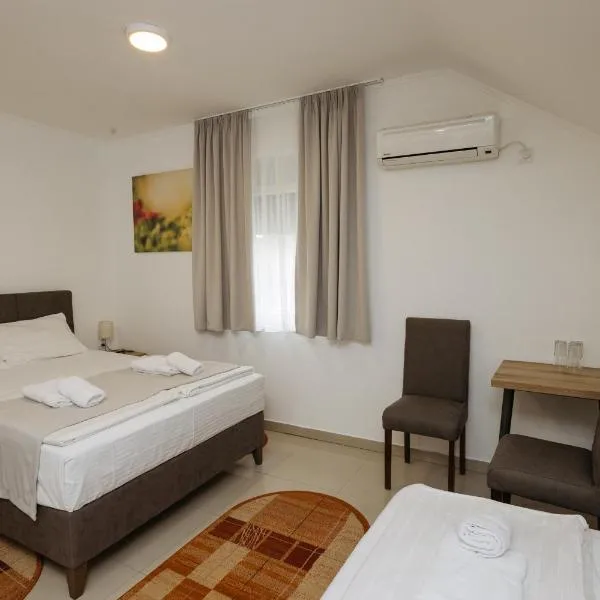 Rooms Gat, hotel in Subotica
