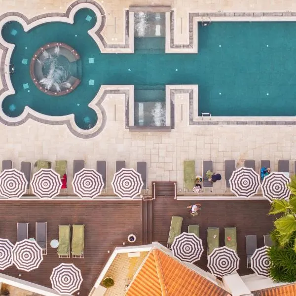 King Jason Paphos - Designed for Adults by Louis Hotels, hotel v destinaci Paphos City