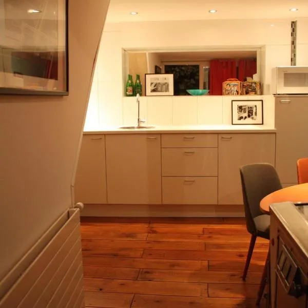 De Buitenmuur - Vintage Suite & Bohemian Loft, elk met Privé-ingang en Jacuzzi, hotel v destinaci Turnhout