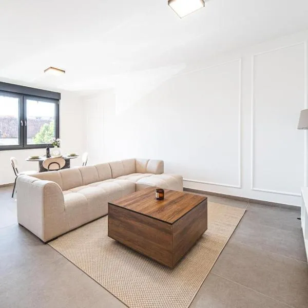 Flex SelfCheckIns 182 - 2 Bedrooms - Parking, hotel di Zagreb