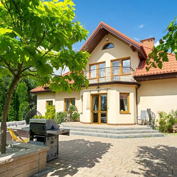 Dom Wakacyjny pod Warszawą z Ogrodem i Grillem, hotel in Kobyłka