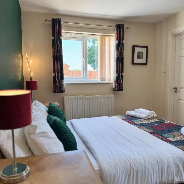 Hawk House, hotel i West Camel