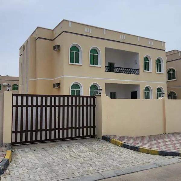 Hasik Beachfront Apartments, hotell 