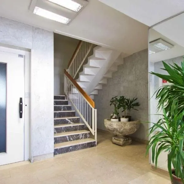 133 sqm 3 bedroom Apartment in Geneva, hotel in Geneva