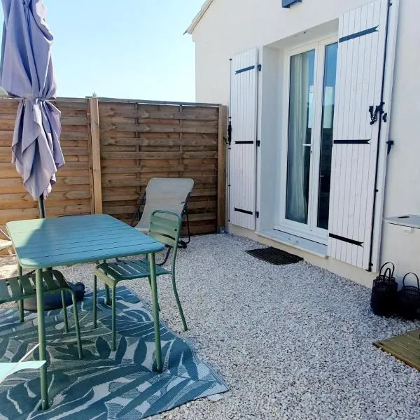 Studio avec jardin et parking proche plages et Sainte-Musse, hotel in La Garde
