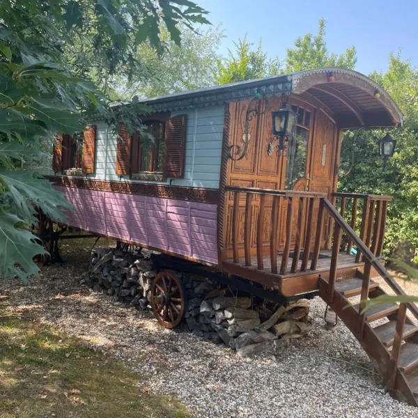 La roulotte de Glorit, hotel v destinaci Bourg-sur-Gironde