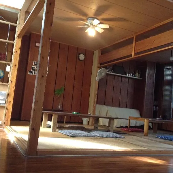 Asahi Guest House, hotel en Naha