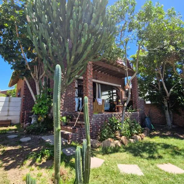 Surf Stoke Cottage, hotel in Jeffreys Bay